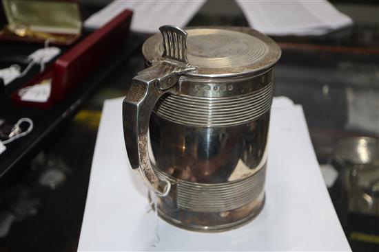 A George III silver tankard, Duncan Urquhart & Naphtali Hart, London 1803, 25.7oz, in bespoke wooden case.